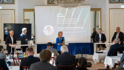 Staufen AG Executive Event, Panel Diskussion mit Leinwand